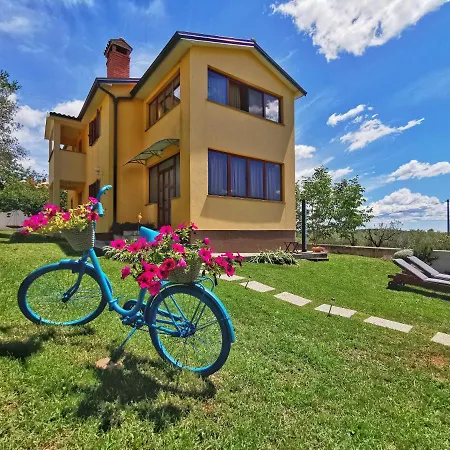 Artemis Apartament *